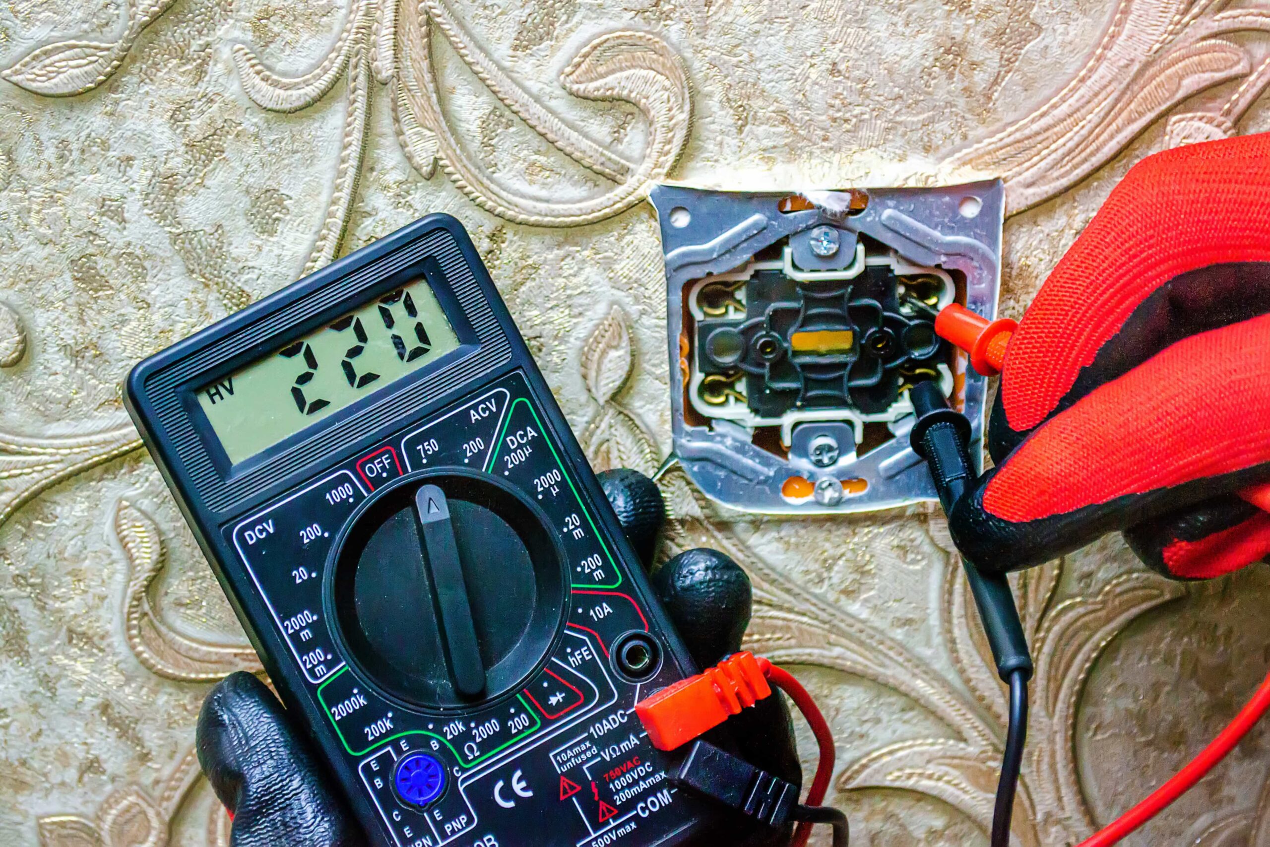repair of the socket tools voltage measure